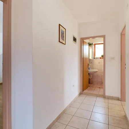 2 Bedroom Beautiful In Apartment