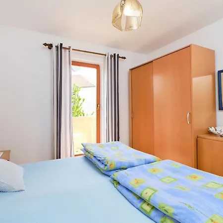 Apartment 2 Bedroom Front In