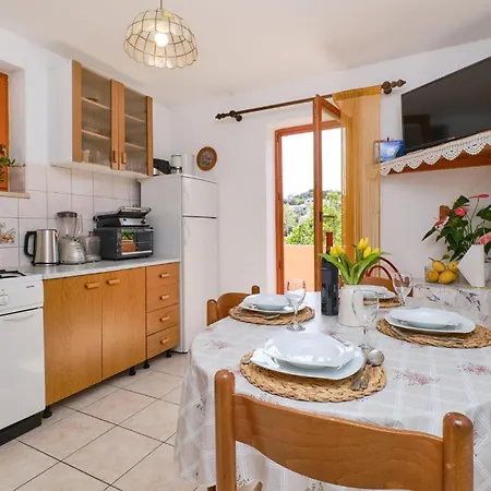 2 Bedroom Beautiful In * Mali Lošinj