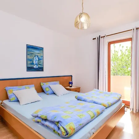 2 Bedroom Front In