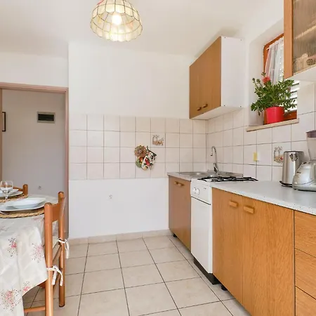 2 Bedroom Front In Apartment
